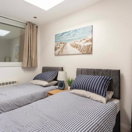 Beautiful 2 Bed Apartment Just Steps To The Beach เวย์มัธ ภายนอก รูปภาพ