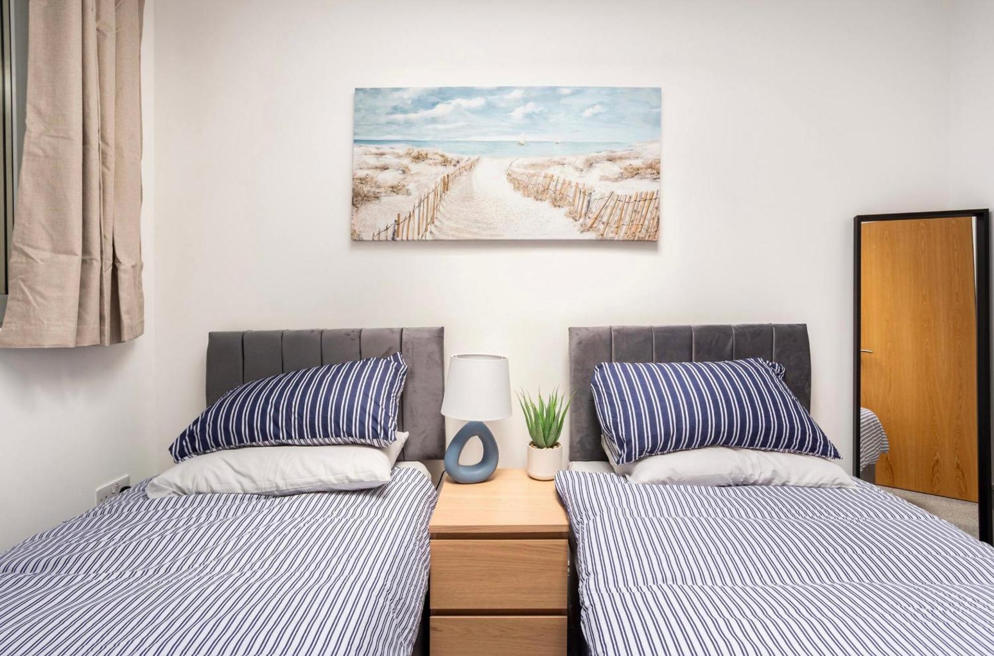 Beautiful 2 Bed Apartment Just Steps To The Beach เวย์มัธ ภายนอก รูปภาพ